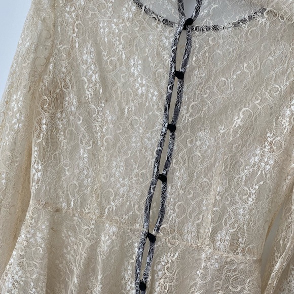 Lace top - Picture 2 of 2